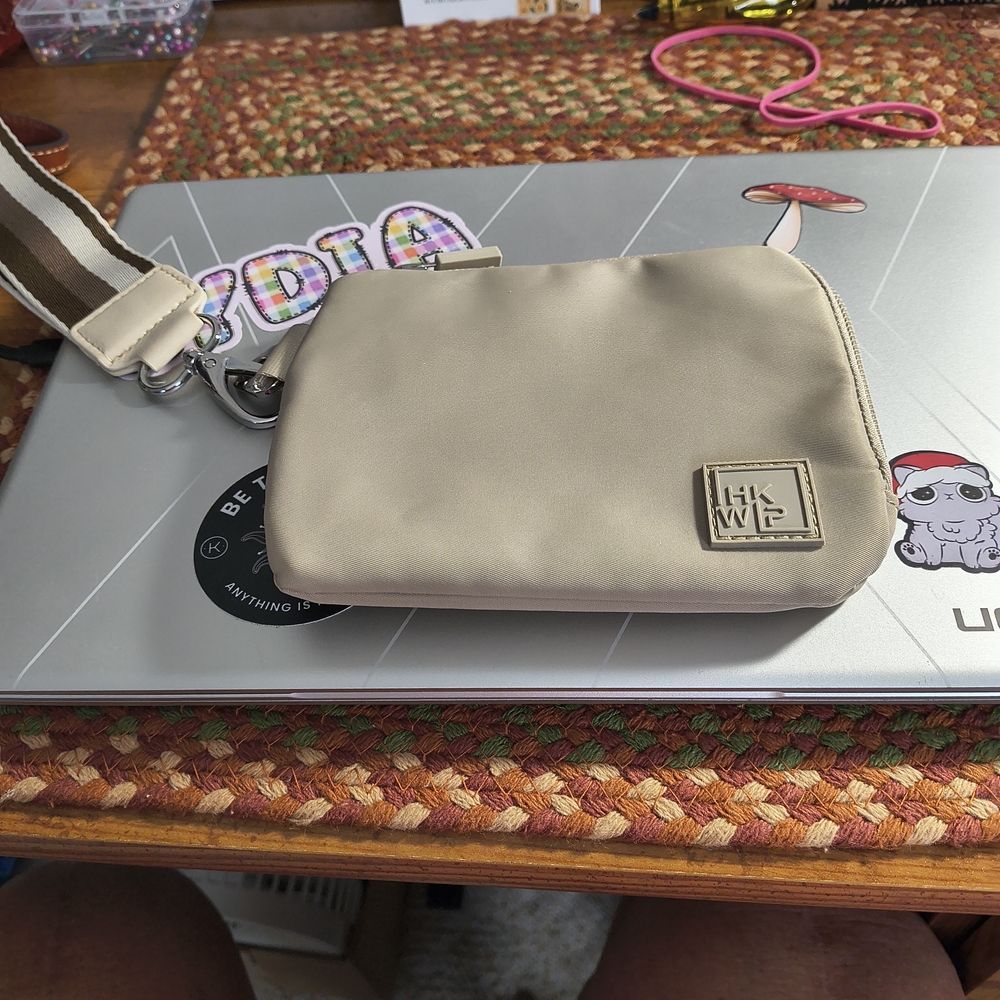 Ihkwip Wristlet